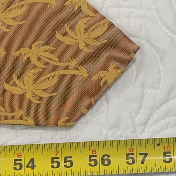 Tommy Bahama Off Island Gold Silk Tie Palm Trees. Condition is "Pre-owned". - Picture 7 of 7
